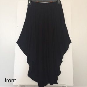 H&M simple curved hem skirt (black)